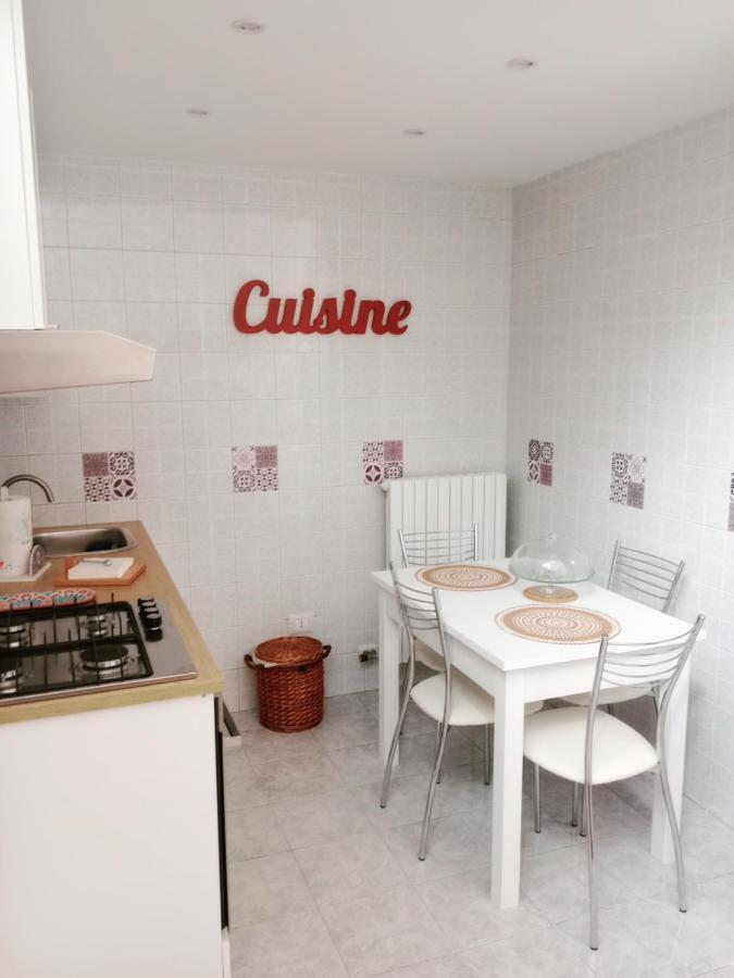 Antonella Home B&B Бари Стая снимка